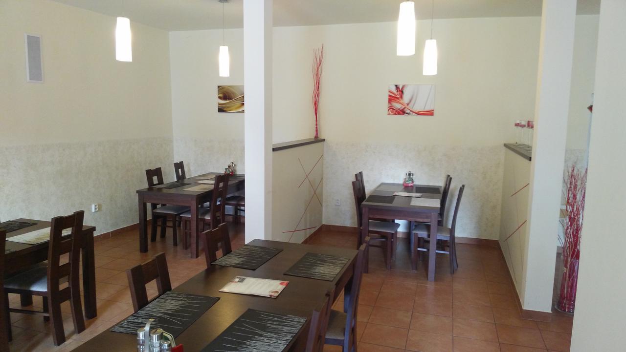 Hotel Zannam Brno Luaran gambar
