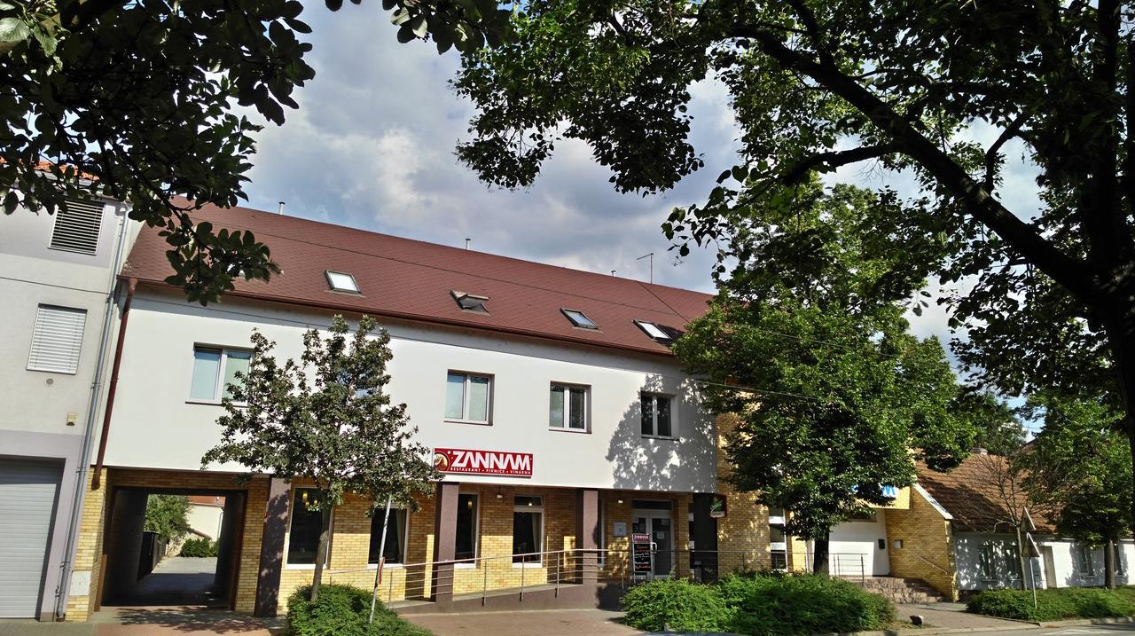 Hotel Zannam Brno Luaran gambar